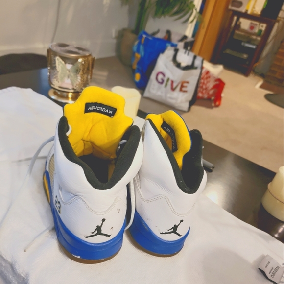 Air Jordon - Picture 1 of 6